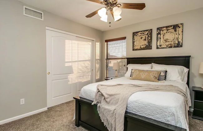 Massive 5 Bdrm Getaway W/pool, Hot Tub, Game Room! - Photo 10