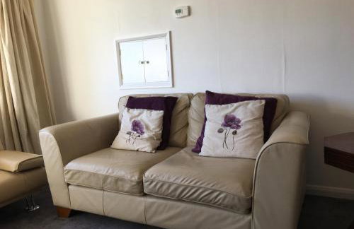 A Home from Home -2 Bed Flat & Free Driveway Parking - Foto 30