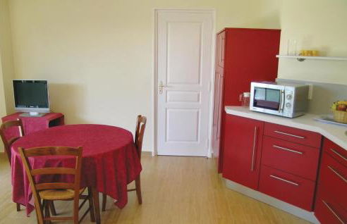 1 Bedroom Awesome Home In Carolles - Foto 7