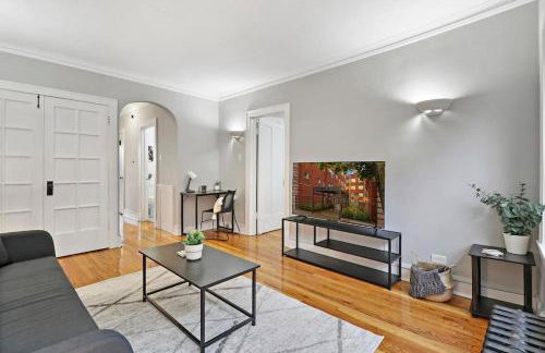 Charming 1BR Unit Close to Vibrant Shops & Dining - Montrose 1B - Foto 2