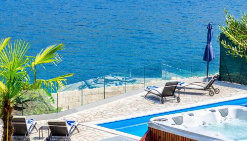 Beachfront Villa Gabriela with Pool - Foto 2