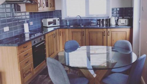 Malva - Modern 2 Bedroom Bungalow in Wick Sleeps 4 with private parking - NC500 Route - Foto 3