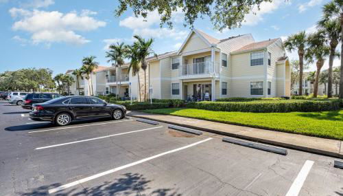 Serene Zen King Bed Condo - Half Mile from Beach - Foto 2
