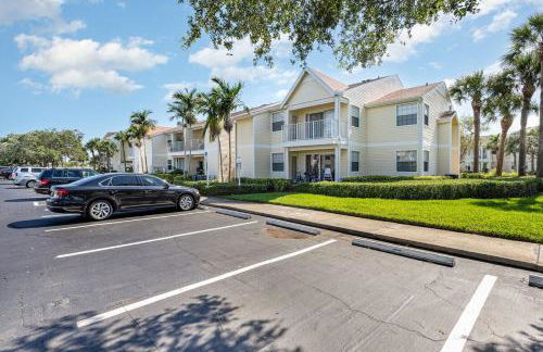 Serene Zen King Bed Condo - Half Mile from Beach - Foto 2