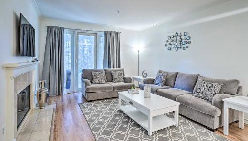 Serene Irvine Retreat with Heated Pool Access! - Foto 4