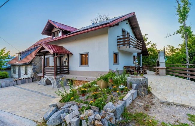 Berguitje met Binnenzwembad - Photo 1