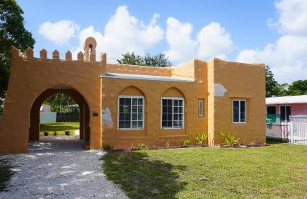 Charming Historic Home with Modern Comforts - Foto 14