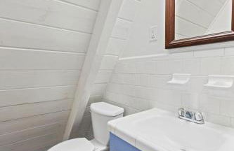 A-Frame with VIEWS - Walk to Downtown and Park - Pets OK - Foto 7