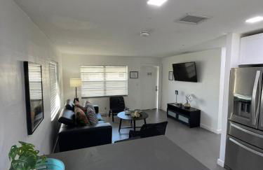 Stylish Pool Home - Photo 27