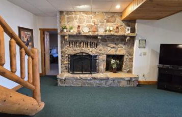 Coopers Run Five Bedroom Log Home with Hot Tub Pool Table and Views - Foto 44