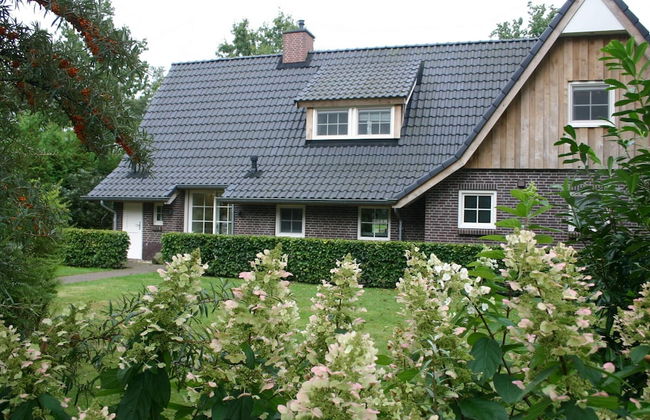 Cozy Group Stay w/ Fireplace - Foto 28