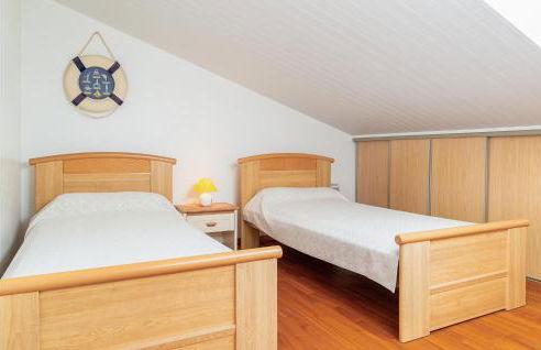 Beautiful Home In La Faute Sur Mer - Photo 12