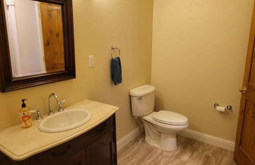 Newly remodeled mountain home! - Photo 9