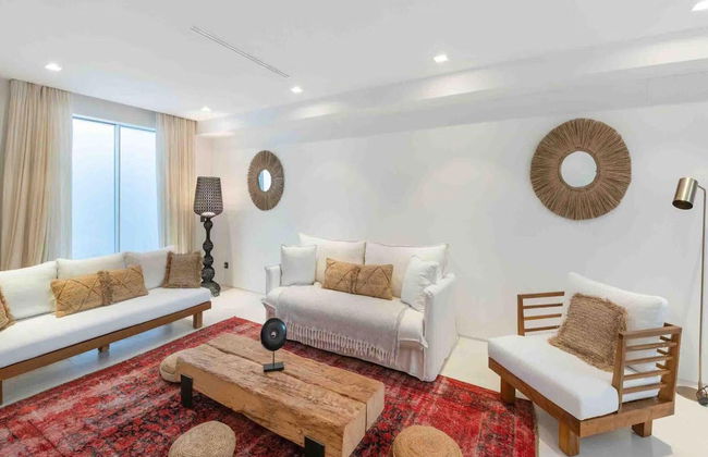 Holiday Home With Pool Area - Photo 12