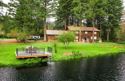4-Bedroom Chateau in Southern Washington- Luxurious Retreat with Pond & Creek - Foto 2
