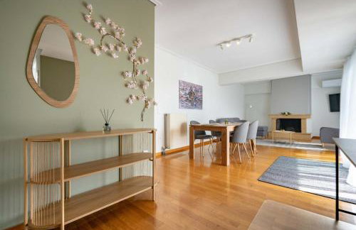 Sunlit Terrace 3BR Apartment - Tavros by ΜΡS - Foto 1