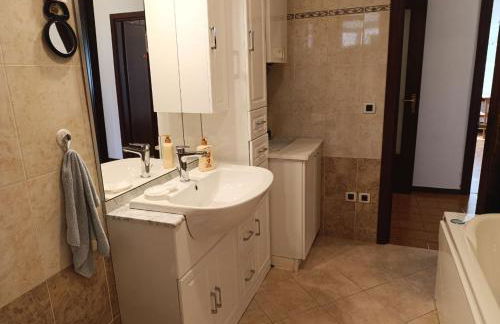 Three Rooms With Whirlpool Bath - Photo 26