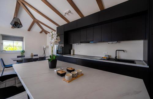 Villa Mirage with Private Heated Pool - Photo 16