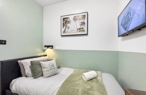 Dashing and Distinctive Dwelling w Rooftop Garden - Foto 17