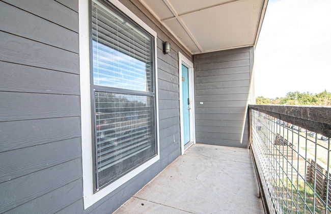 Midland Condo With Pool - Photo 12