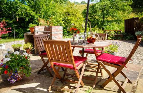 River Cottage@Cwm Mill - Riverside Family Holidays in the Black Mountains - Photo 2