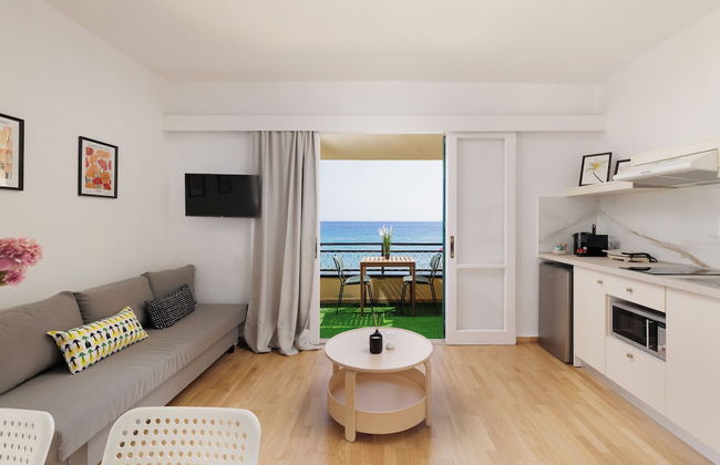 Coastal Bliss Apartments - Photo 13