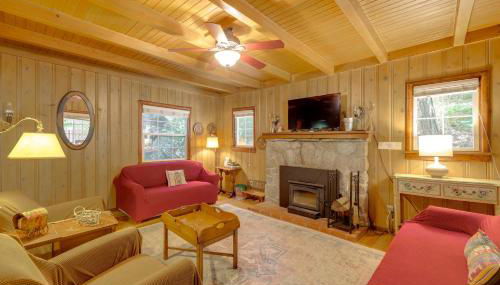 Vintage Snow White Cottage about 2 Miles to Village! - Foto 4