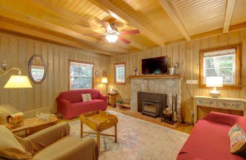 Vintage Snow White Cottage about 2 Miles to Village! - Foto 4