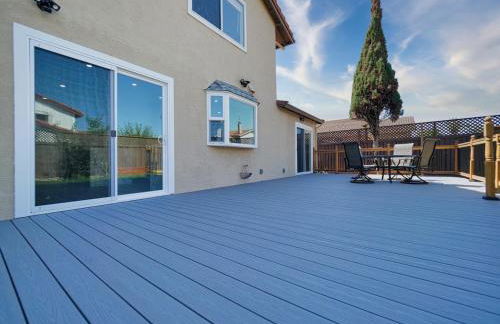 Renovated 5 Bd 3 Ba AC Private Deck Lawn - Foto 16