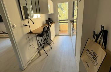 T2 tout confort et moderne, climatisé avec balcon et parking, à 10 min du port et de la plage - Foto 18