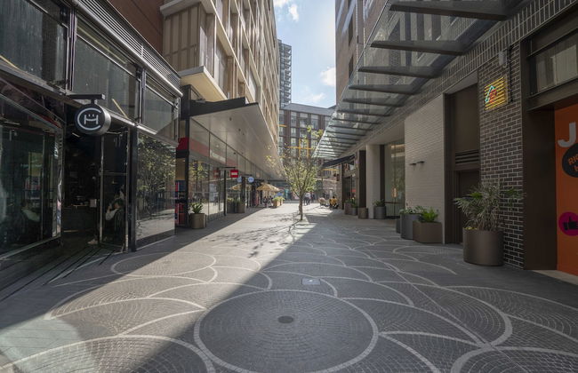 Modern Apartment in Darling Harbour - Photo 16