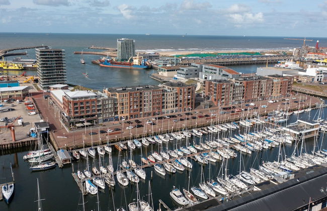 Stylish Harborfront Escape - Photo 11