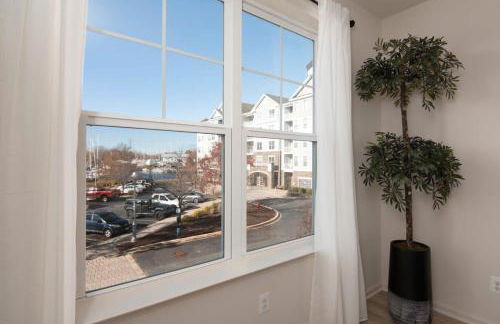 New Intown Waterfront Townhome wPool & Location - Foto 16