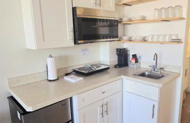 Ocean View Studio Condo w Balcony Pool and Free Parking - Foto 9