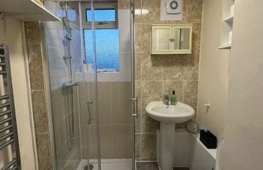 2 Bed - Greenwich Flat - Sleeps 5 - 1 Minute From New Eltham Train station - Foto 6