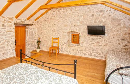 Heritage House Vrime - stone house with heated pool - Photo 52