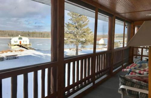 'Northside' Cottage w screened in porch - Photo 8