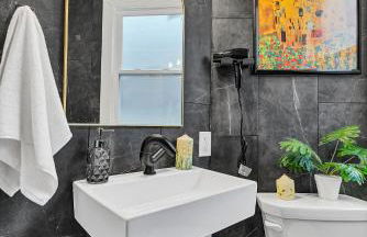 Centrally Located Modern Apartment - Foto 23