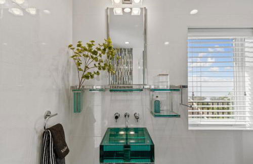 Serene Oceanview Escape with Expansive Deck home - Foto 41