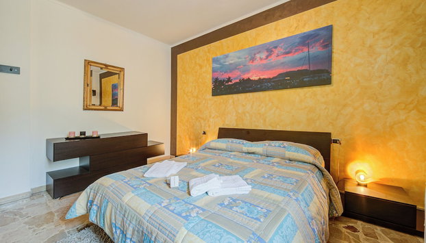 Silvy House near Center Salò & parking - Happy Rentals - Foto 3, Habitación