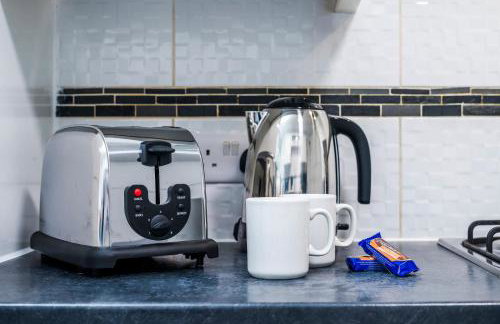 Mayflower 5-Bed Home, Contractors, Family, Harry Porter - Photo 18