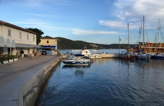 Villa in Cres With Sea Views & Pool - Foto 36