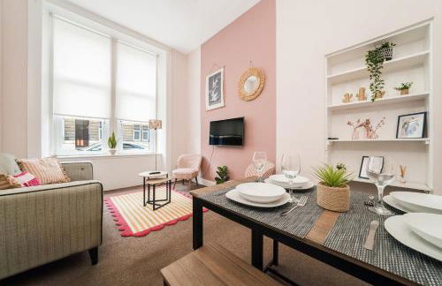 4 Beds - City Gateway Getaway with Free Parking - Foto 1