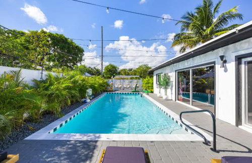 5 Min to Beach - Heated Pool Hot Tub 85 TV's BBQ Games - Foto 61