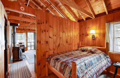 Lake Views! Small Group Getaway in Northport - Foto 18