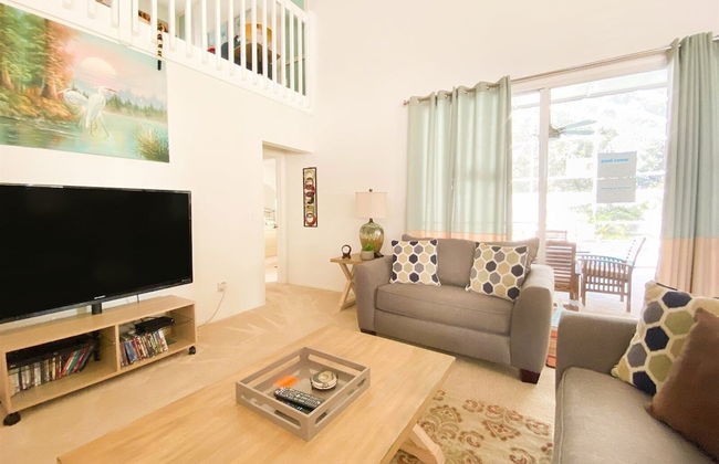 3 Bedroom Home With Private Screened Pool With Rock Waterfall Feature and Gameroom by Florida Dream Homes - Foto 44