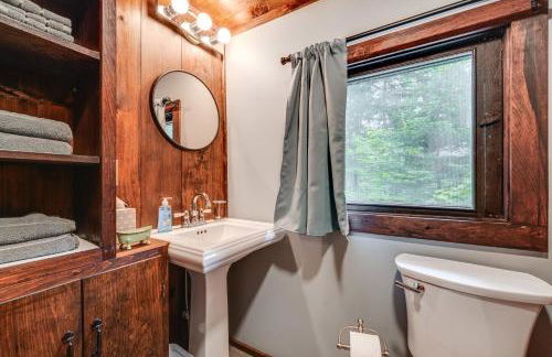 Walk to Barretts Park Wooded Cabin with Grill! - Foto 13