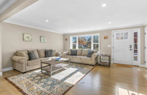 Cozy Spacious Home Walk to the Beach and 1 Mile to Downtown Hyannis - Photo 15