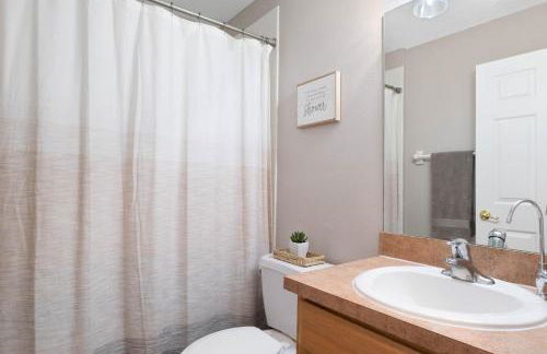 Family Retreat w/ Pool & Foosball, 8.5mi to Disney! - Foto 18