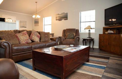 Lakefront Cottage with Private Hot Tub! - Foto 3